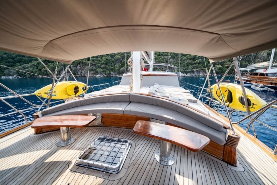 Enjoy a 5-cabin, 10-guest luxury Blue Cruise aboard Yücebey in Marmaris, Bodrum & Göcek. Fully crewed and elegant.