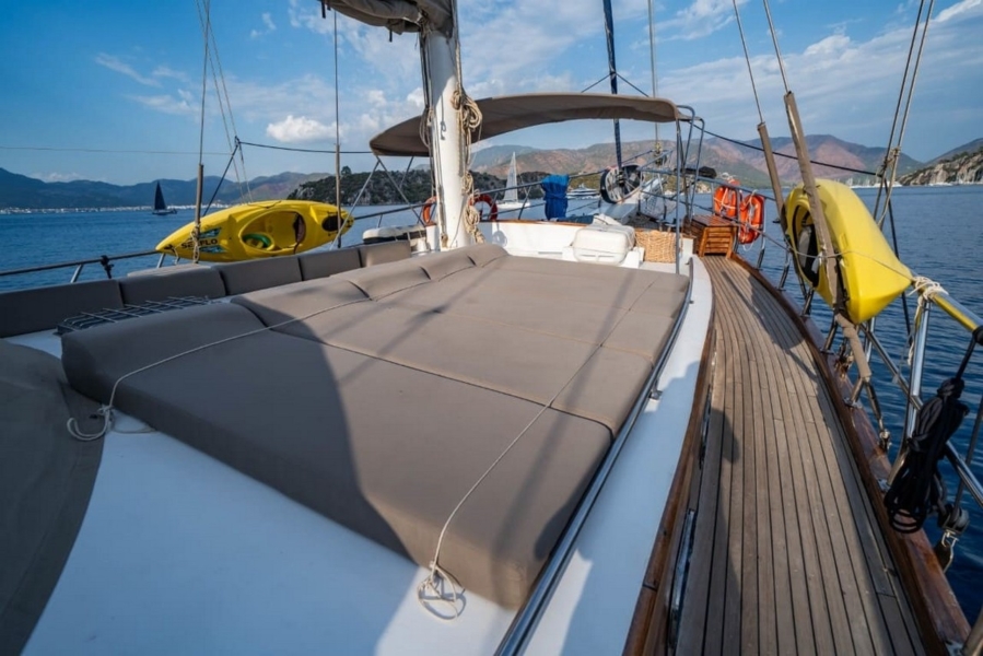 Enjoy a 5-cabin, 10-guest luxury Blue Cruise aboard Yücebey in Marmaris, Bodrum & Göcek. Fully crewed and elegant.