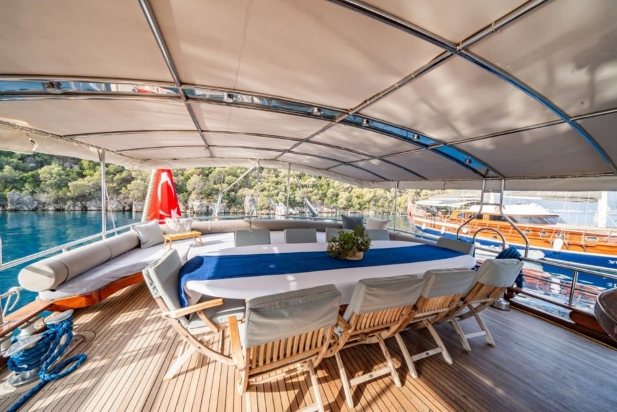 Enjoy a 5-cabin, 10-guest luxury Blue Cruise aboard Yücebey in Marmaris, Bodrum & Göcek. Fully crewed and elegant.