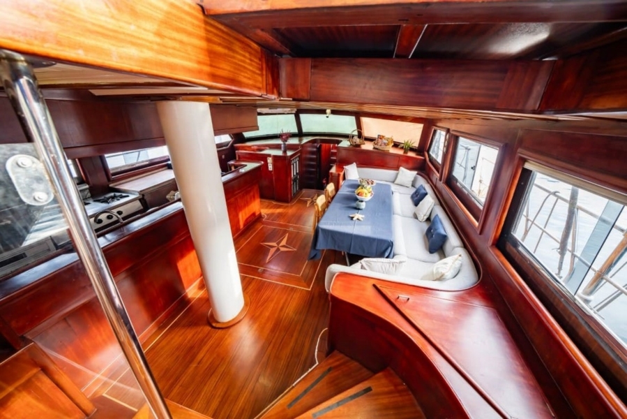 Enjoy a 5-cabin, 10-guest luxury Blue Cruise aboard Yücebey in Marmaris, Bodrum & Göcek. Fully crewed and elegant.