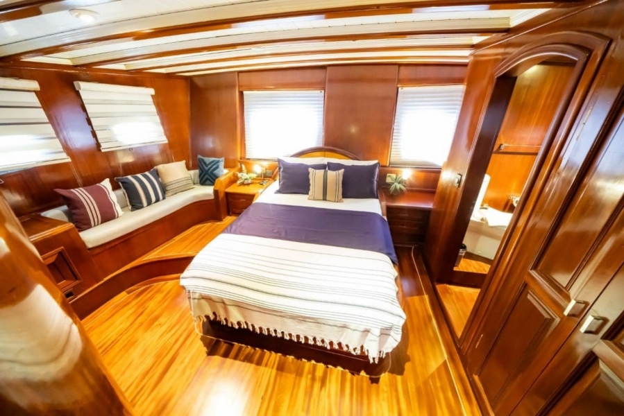 Enjoy a 5-cabin, 10-guest luxury Blue Cruise aboard Yücebey in Marmaris, Bodrum & Göcek. Fully crewed and elegant.