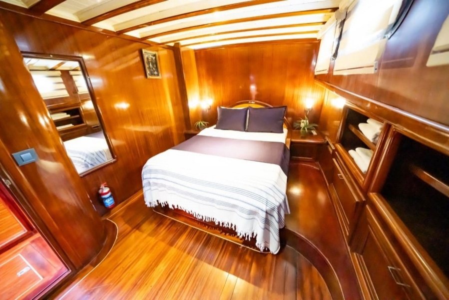 Enjoy a 5-cabin, 10-guest luxury Blue Cruise aboard Yücebey in Marmaris, Bodrum & Göcek. Fully crewed and elegant.