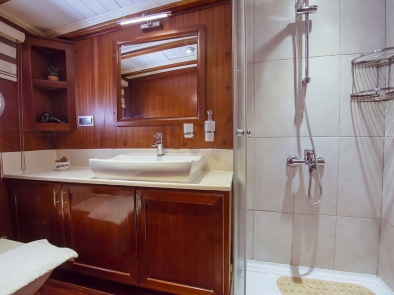 Enjoy a 5-cabin, 10-guest luxury Blue Cruise aboard Yücebey in Marmaris, Bodrum & Göcek. Fully crewed and elegant.