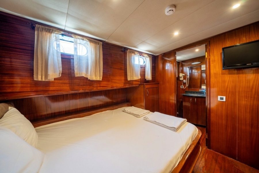 Charter Ilknur Sultan Gulet in Turkey with 6 cabins, professional crew, and deluxe blue cruise routes from Bodrum, Fethiye, Marmaris.