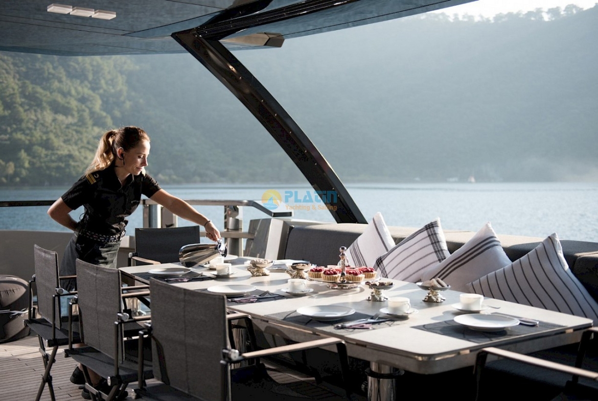 Motoryacht Charter Rent Motor Yacht