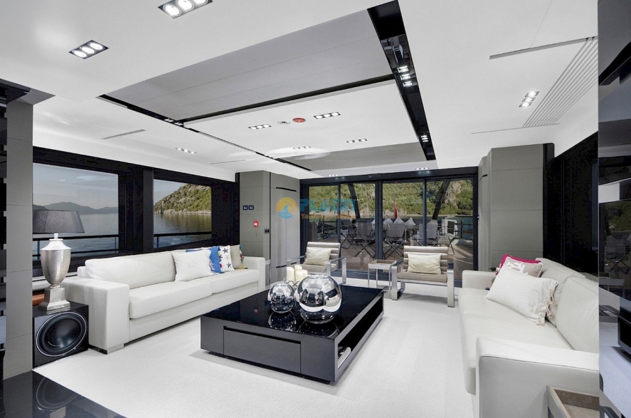 Motoryacht Charter Rent Motor Yacht