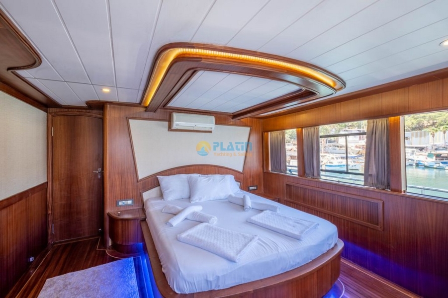 Trawler Compass Motoryacht charter