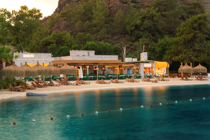 How to Reach D Maris Bay – Private Yacht Charter
