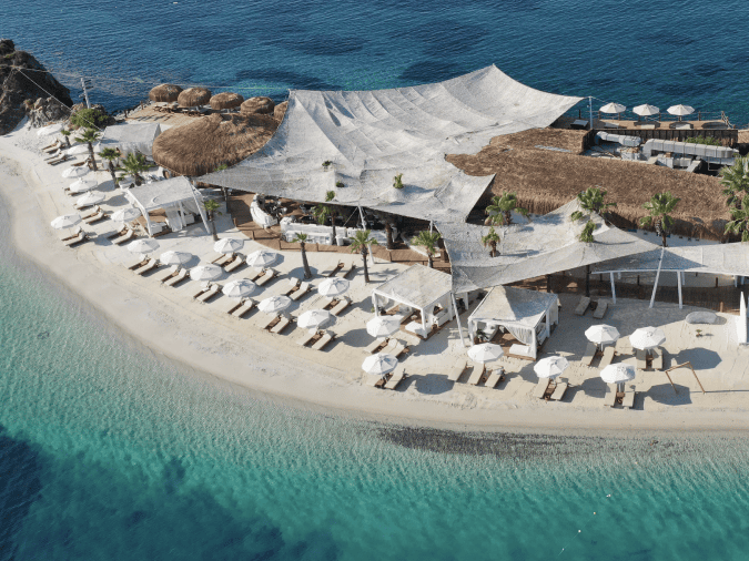 How to Reach D Maris Bay – Private Yacht Charter