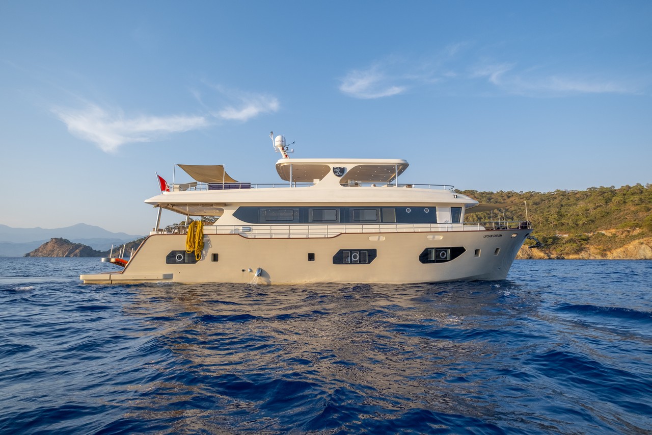 Should You Choose a Gulet or a Trawler