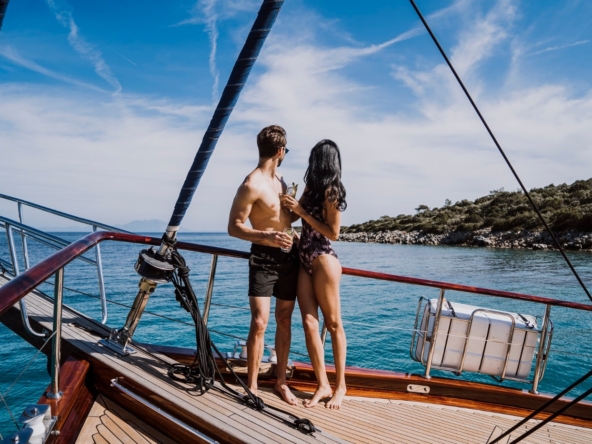 Boat Holiday vs Hotel Holiday — Key Differences