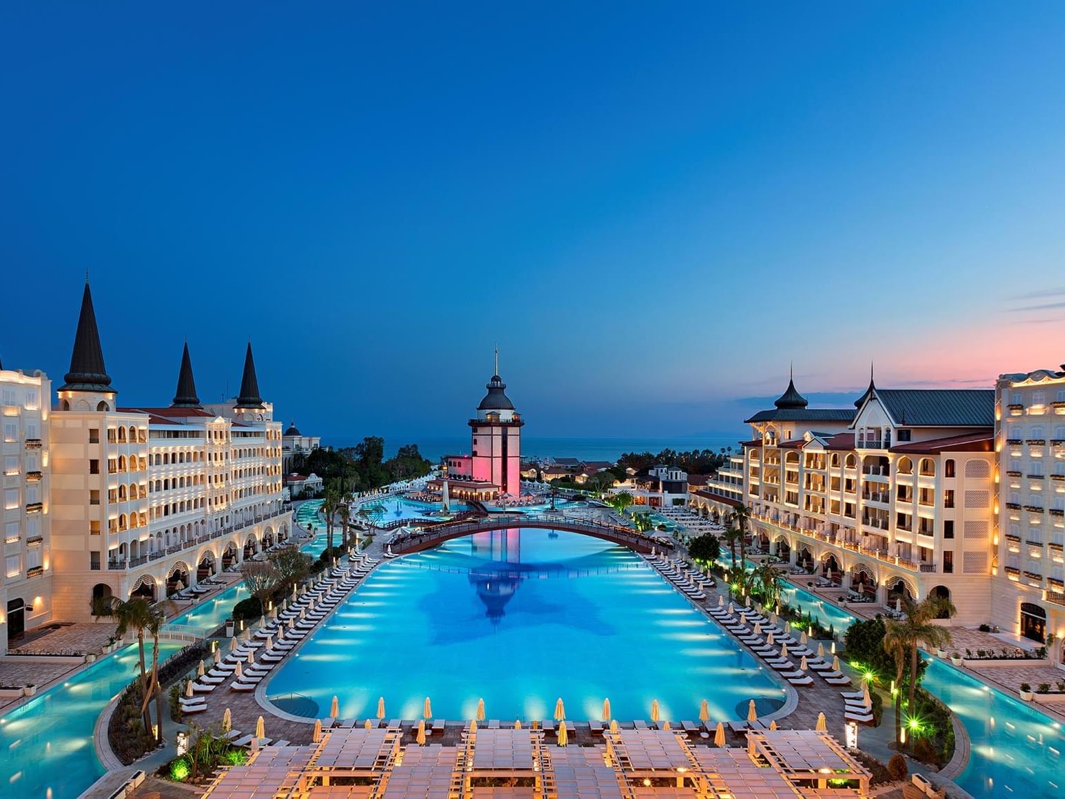 Boat Holiday vs Hotel Holiday — Key Differences