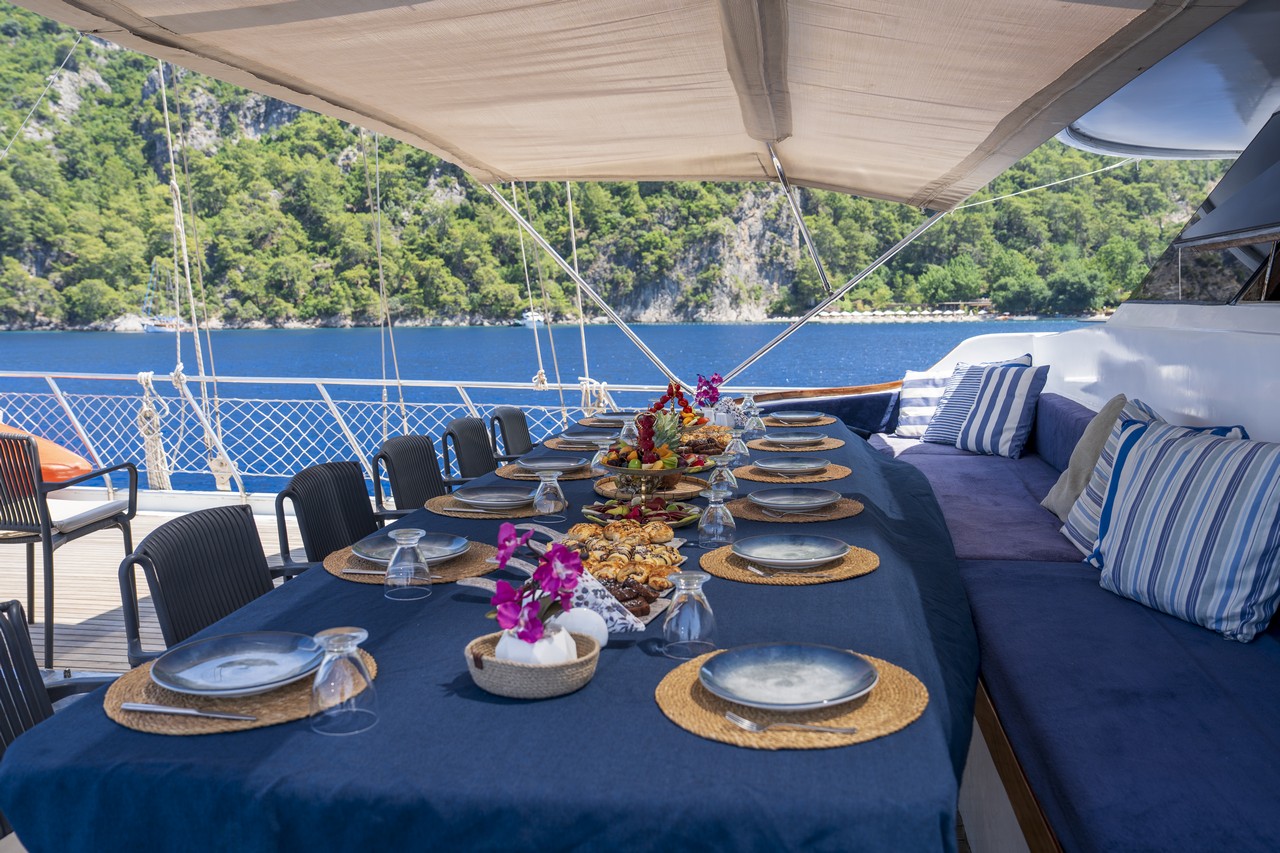 Holiday 10 Gulet – 40m Luxury Yacht with 10 Cabins for 22 Guests