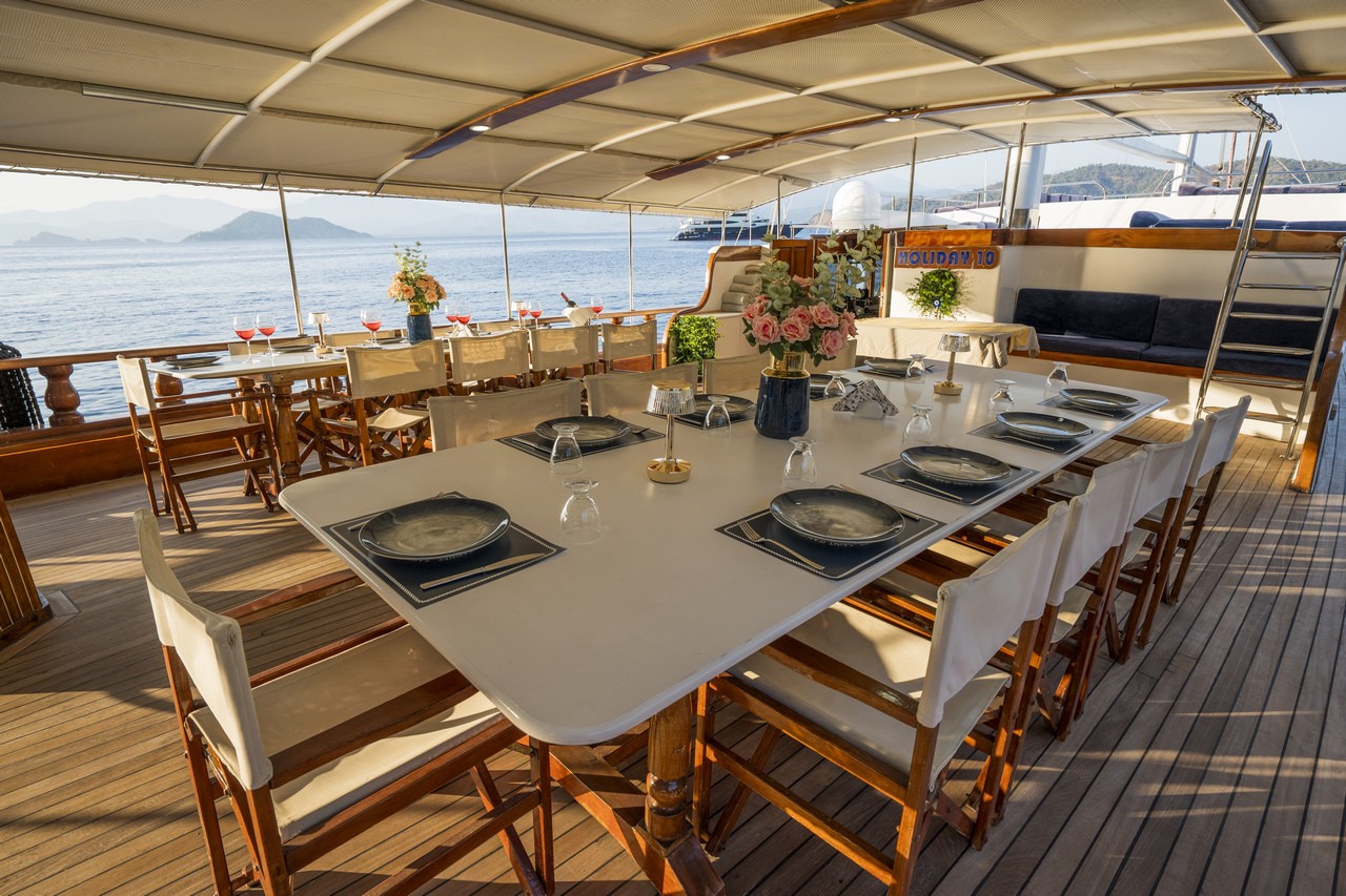 Holiday 10 Gulet – 40m Luxury Yacht with 10 Cabins for 22 Guests