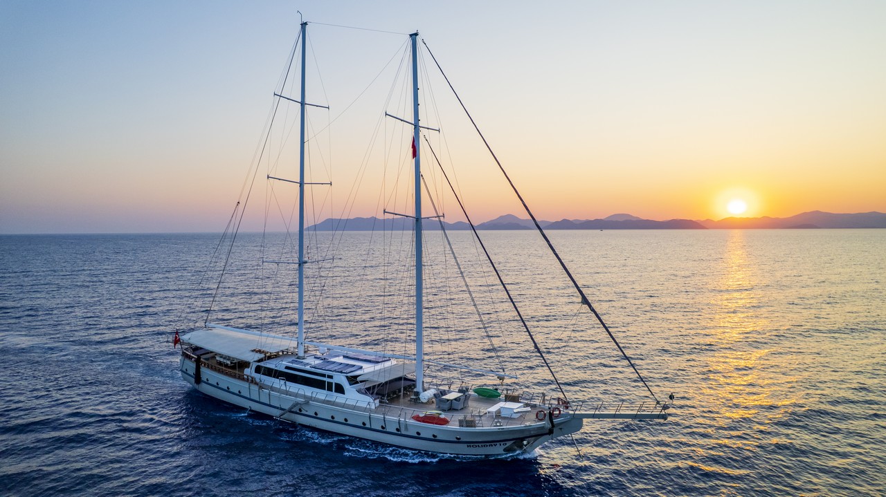 Holiday 10 Gulet – 40m Luxury Yacht with 10 Cabins for 22 Guests
