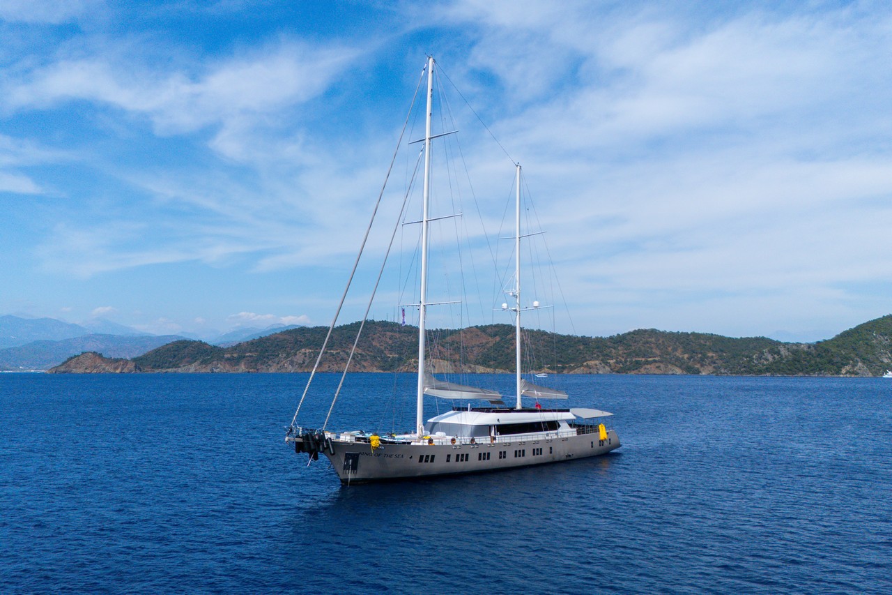 King of the Sea – Your Personal Floating Luxury Hotel