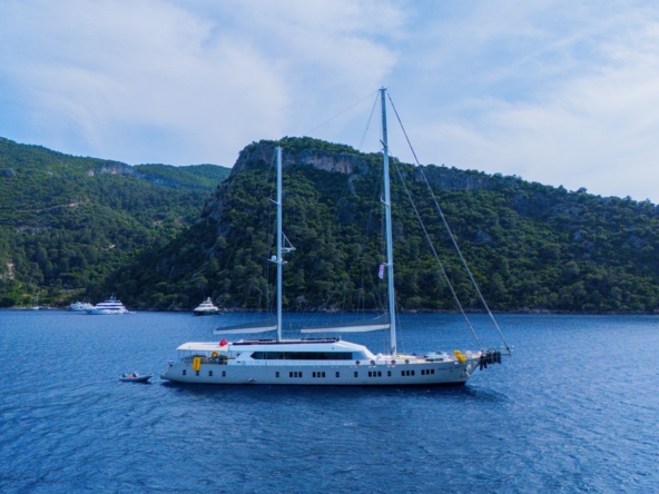 King of the Sea – Your Personal Floating Luxury Hotel