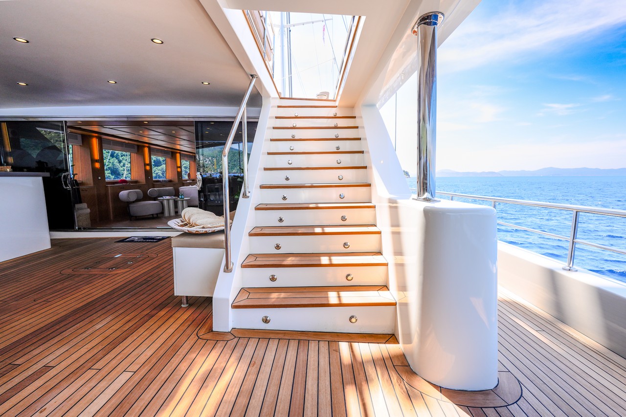 King of the Sea – Your Personal Floating Luxury Hotel