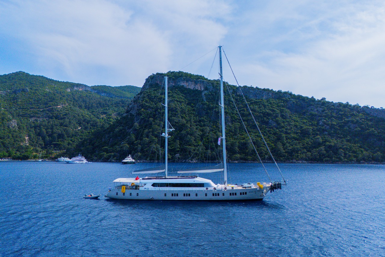 King of the Sea – Your Personal Floating Luxury Hotel