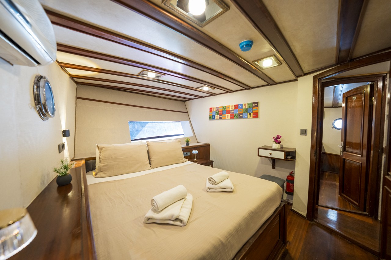 Blue Cruise Diary of a 20 Person Friends Group in Turkey