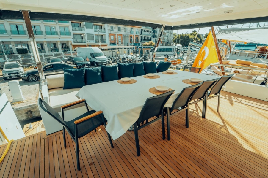 Experience an unforgettable blue cruise on BELUGA, a modern 2025 luxury motor yacht. 5 cabins, 10 guests, water sports, and tailor-made itineraries in Turkey & the Greek Islands.