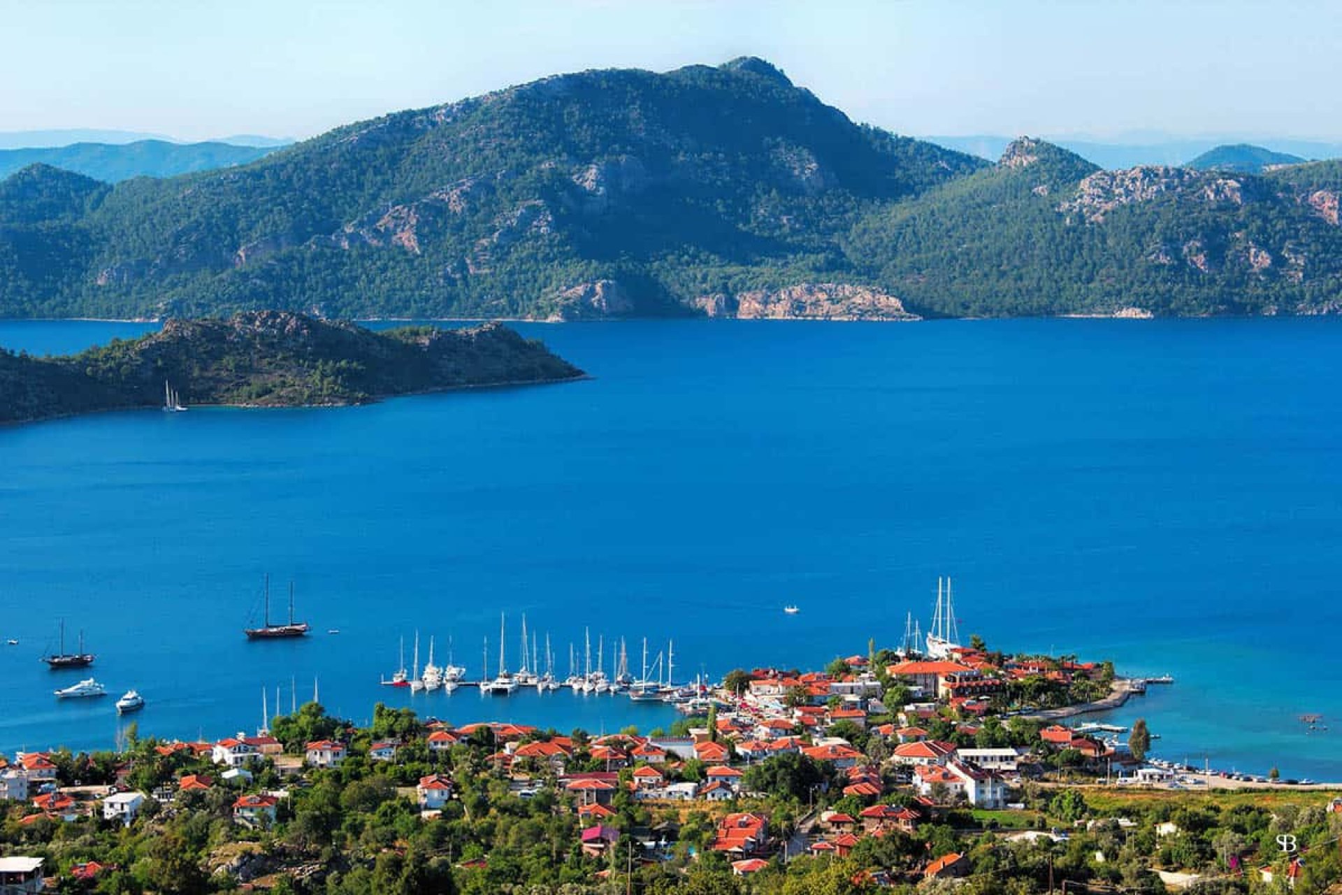 Set sail from Fethiye and explore Ölüdeniz, Butterfly Valley, Gemiler Island & secret coves on a dream Blue Cruise adventure.