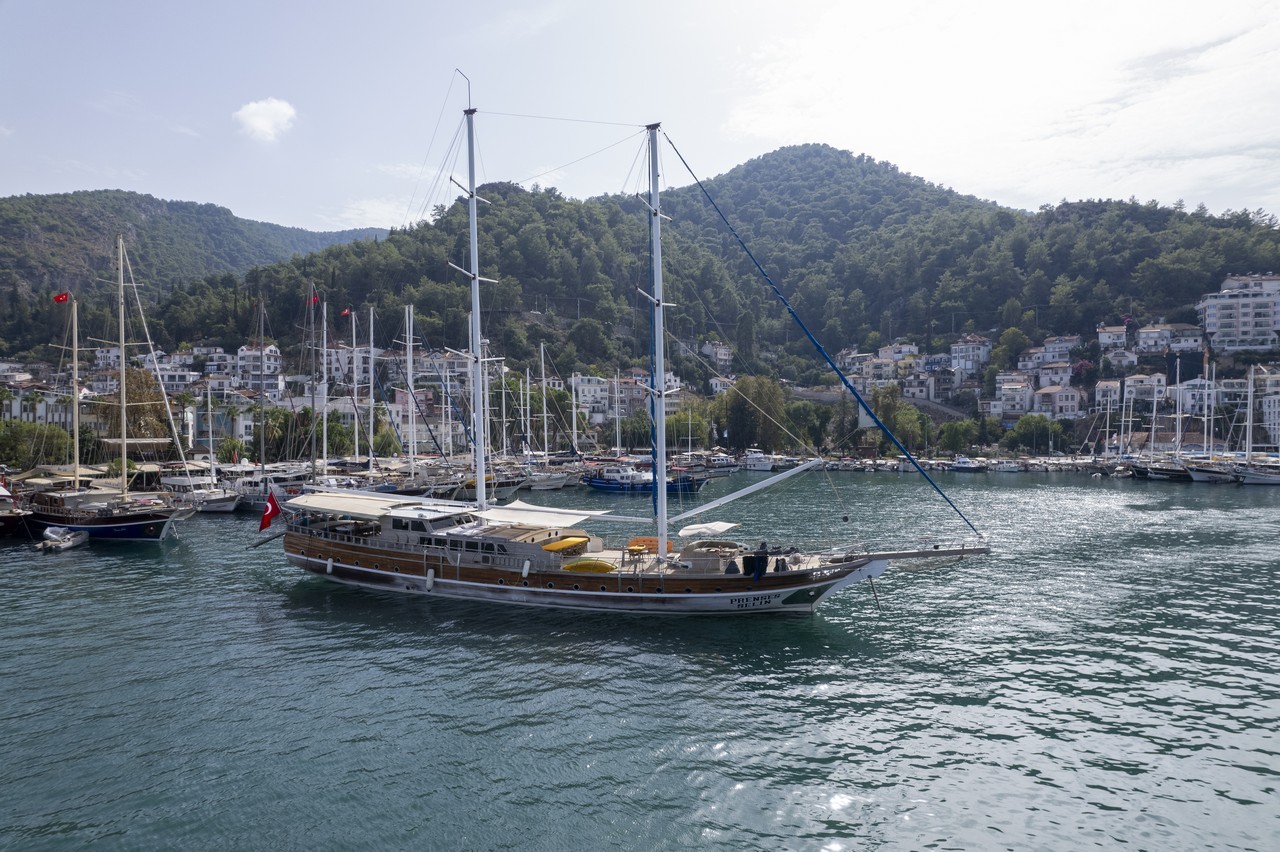 Discover why Turkey leads the world in gulet charters. Explore Blue Cruise routes, luxury yachts, competitive prices, and unforgettable sailing experiences.